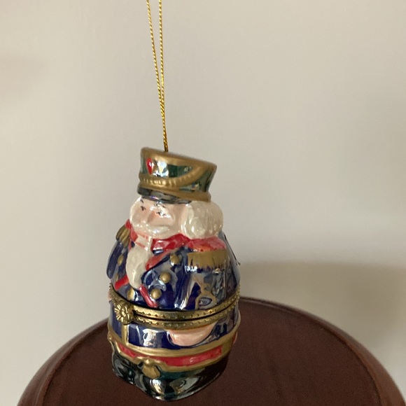 Vintage, 2008 animated Santa ornament music box. - Picture 3 of 9